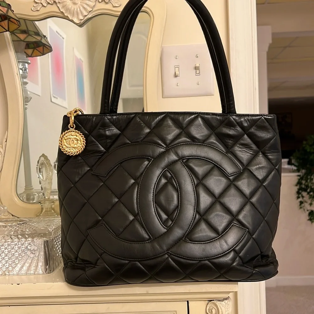 Chanel Handbag - Picture 1 of 12